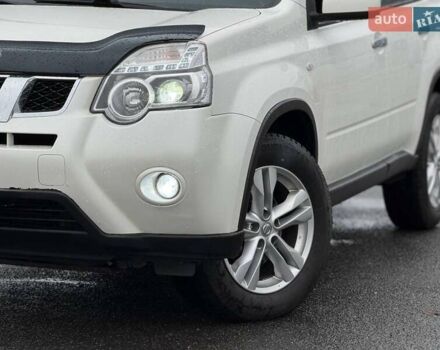 Белый Ниссан ИксТрейл, объемом двигателя 2 л и пробегом 240 тыс. км за 11000 $, фото 4 на Automoto.ua