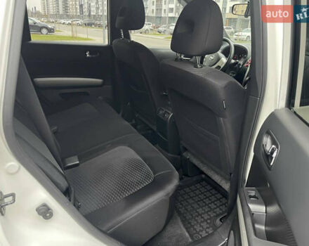 Белый Ниссан ИксТрейл, объемом двигателя 2 л и пробегом 275 тыс. км за 9999 $, фото 3 на Automoto.ua