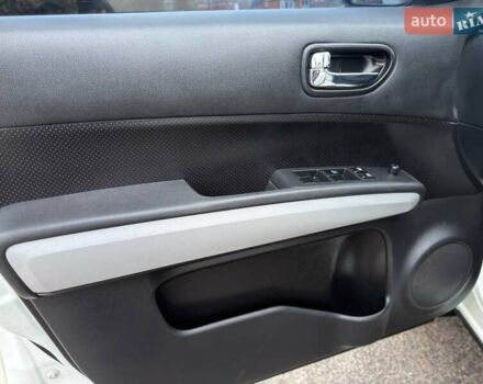 Белый Ниссан ИксТрейл, объемом двигателя 2 л и пробегом 170 тыс. км за 10450 $, фото 18 на Automoto.ua