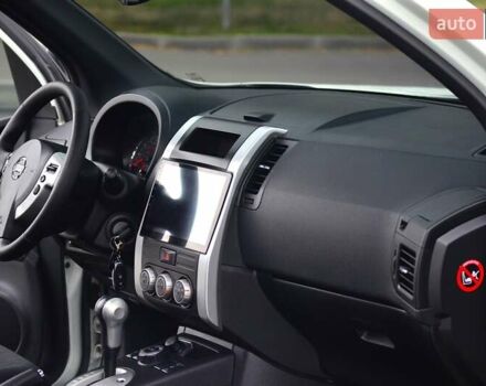 Белый Ниссан ИксТрейл, объемом двигателя 2 л и пробегом 121 тыс. км за 13800 $, фото 14 на Automoto.ua