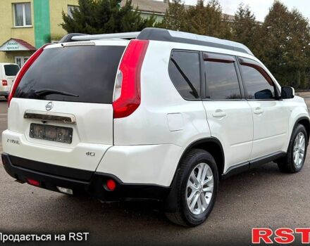 Белый Ниссан ИксТрейл, объемом двигателя 2 л и пробегом 170 тыс. км за 10450 $, фото 2 на Automoto.ua