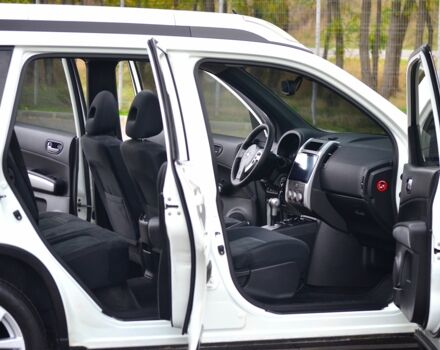 Белый Ниссан ИксТрейл, объемом двигателя 2 л и пробегом 122 тыс. км за 13800 $, фото 11 на Automoto.ua