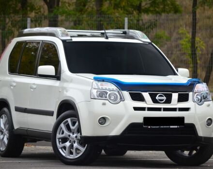 Белый Ниссан ИксТрейл, объемом двигателя 2 л и пробегом 122 тыс. км за 319 $, фото 4 на Automoto.ua