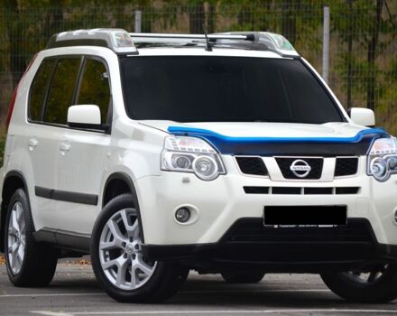 Белый Ниссан ИксТрейл, объемом двигателя 2 л и пробегом 122 тыс. км за 13800 $, фото 3 на Automoto.ua