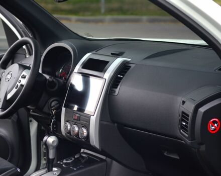 Белый Ниссан ИксТрейл, объемом двигателя 2 л и пробегом 122 тыс. км за 13800 $, фото 14 на Automoto.ua