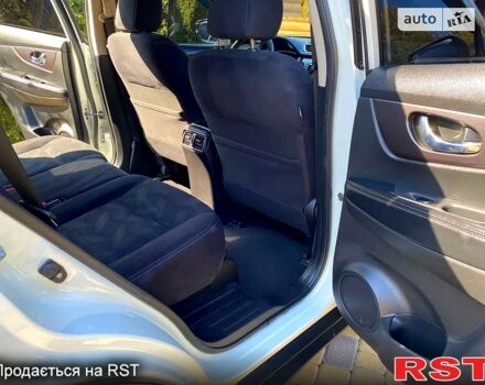 Белый Ниссан ИксТрейл, объемом двигателя 1.6 л и пробегом 190 тыс. км за 15000 $, фото 5 на Automoto.ua