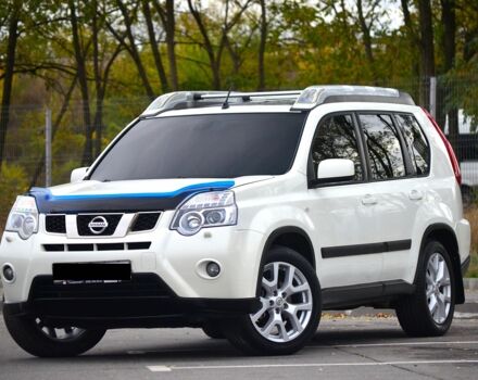 Белый Ниссан ИксТрейл, объемом двигателя 2 л и пробегом 122 тыс. км за 13800 $, фото 4 на Automoto.ua