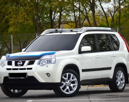 Белый Ниссан ИксТрейл, объемом двигателя 2 л и пробегом 122 тыс. км за 13800 $, фото 2 на Automoto.ua