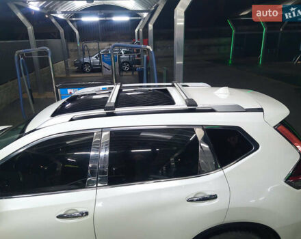 Белый Ниссан ИксТрейл, объемом двигателя 1.6 л и пробегом 250 тыс. км за 16000 $, фото 2 на Automoto.ua