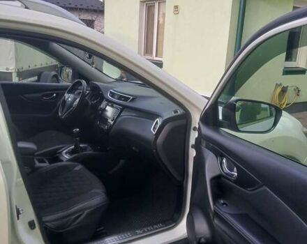 Белый Ниссан ИксТрейл, объемом двигателя 1.6 л и пробегом 258 тыс. км за 15300 $, фото 2 на Automoto.ua