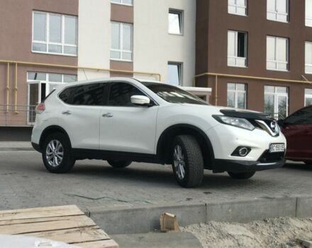 Белый Ниссан ИксТрейл, объемом двигателя 1.6 л и пробегом 300 тыс. км за 11000 $, фото 2 на Automoto.ua