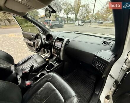 Білий Ніссан ІксТрейл, об'ємом двигуна 2 л та пробігом 147 тис. км за 9999 $, фото 49 на Automoto.ua