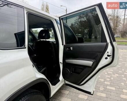 Білий Ніссан ІксТрейл, об'ємом двигуна 2 л та пробігом 147 тис. км за 9999 $, фото 62 на Automoto.ua