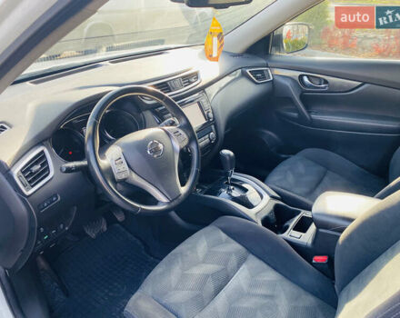 Белый Ниссан ИксТрейл, объемом двигателя 1.6 л и пробегом 190 тыс. км за 15500 $, фото 4 на Automoto.ua