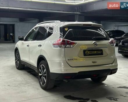 Белый Ниссан ИксТрейл, объемом двигателя 2 л и пробегом 203 тыс. км за 20500 $, фото 3 на Automoto.ua
