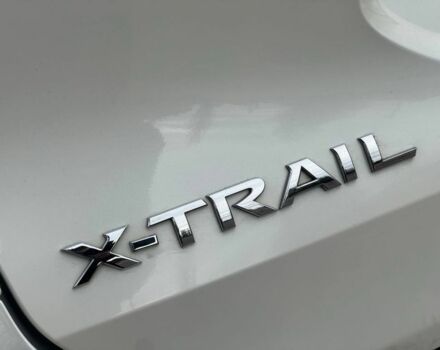 Белый Ниссан ИксТрейл, объемом двигателя 1.6 л и пробегом 137 тыс. км за 12999 $, фото 4 на Automoto.ua