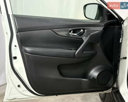 Белый Ниссан ИксТрейл, объемом двигателя 1.6 л и пробегом 122 тыс. км за 17900 $, фото 17 на Automoto.ua