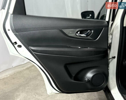 Белый Ниссан ИксТрейл, объемом двигателя 1.6 л и пробегом 122 тыс. км за 17900 $, фото 36 на Automoto.ua