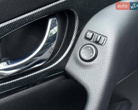 Белый Ниссан ИксТрейл, объемом двигателя 2.5 л и пробегом 134 тыс. км за 14999 $, фото 26 на Automoto.ua