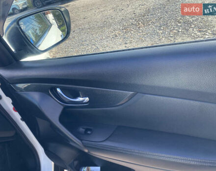 Белый Ниссан ИксТрейл, объемом двигателя 2.49 л и пробегом 183 тыс. км за 17500 $, фото 9 на Automoto.ua