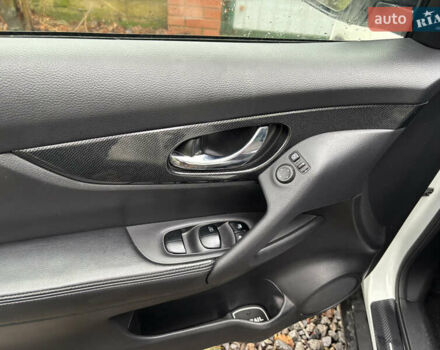 Белый Ниссан ИксТрейл, объемом двигателя 1.6 л и пробегом 43 тыс. км за 19500 $, фото 28 на Automoto.ua