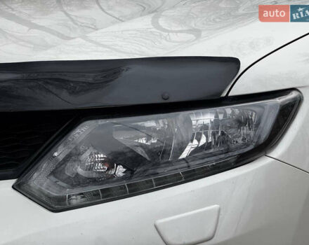 Белый Ниссан ИксТрейл, объемом двигателя 2.5 л и пробегом 134 тыс. км за 14999 $, фото 4 на Automoto.ua