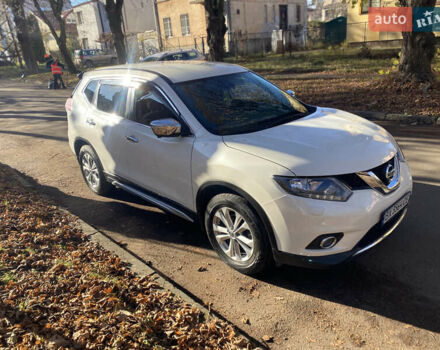 Белый Ниссан ИксТрейл, объемом двигателя 2.49 л и пробегом 184 тыс. км за 16050 $, фото 3 на Automoto.ua