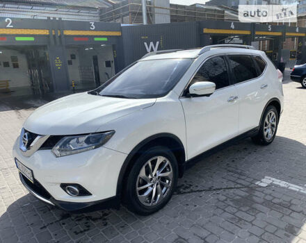 Белый Ниссан ИксТрейл, объемом двигателя 1.6 л и пробегом 73 тыс. км за 18000 $, фото 2 на Automoto.ua