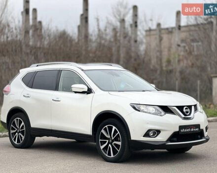Белый Ниссан ИксТрейл, объемом двигателя 1.6 л и пробегом 52 тыс. км за 21999 $, фото 2 на Automoto.ua