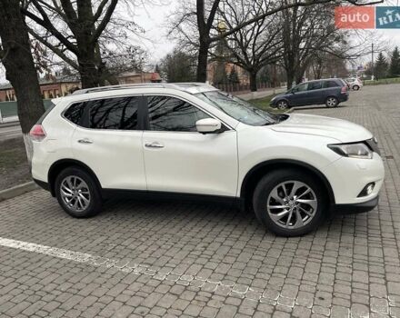 Белый Ниссан ИксТрейл, объемом двигателя 1.6 л и пробегом 127 тыс. км за 17300 $, фото 3 на Automoto.ua
