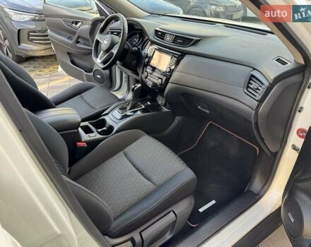 Белый Ниссан ИксТрейл, объемом двигателя 1.6 л и пробегом 80 тыс. км за 18700 $, фото 44 на Automoto.ua