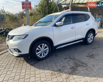 Белый Ниссан ИксТрейл, объемом двигателя 2.49 л и пробегом 183 тыс. км за 17500 $, фото 2 на Automoto.ua