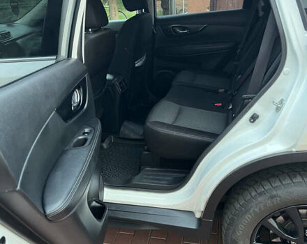 Белый Ниссан ИксТрейл, объемом двигателя 2.49 л и пробегом 130 тыс. км за 16800 $, фото 17 на Automoto.ua