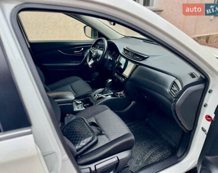 Белый Ниссан ИксТрейл, объемом двигателя 2.49 л и пробегом 130 тыс. км за 16800 $, фото 12 на Automoto.ua