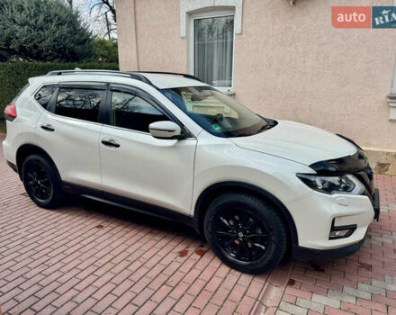 Белый Ниссан ИксТрейл, объемом двигателя 2.49 л и пробегом 130 тыс. км за 16800 $, фото 5 на Automoto.ua