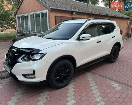 Белый Ниссан ИксТрейл, объемом двигателя 2.49 л и пробегом 130 тыс. км за 16800 $, фото 2 на Automoto.ua