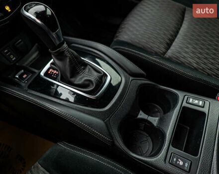 Белый Ниссан ИксТрейл, объемом двигателя 1.6 л и пробегом 141 тыс. км за 17810 $, фото 16 на Automoto.ua