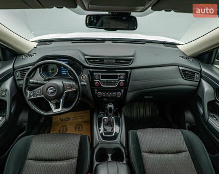 Белый Ниссан ИксТрейл, объемом двигателя 1.6 л и пробегом 141 тыс. км за 17810 $, фото 9 на Automoto.ua