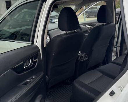 Белый Ниссан ИксТрейл, объемом двигателя 1.6 л и пробегом 70 тыс. км за 24000 $, фото 2 на Automoto.ua