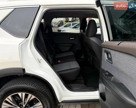 Белый Ниссан ИксТрейл, объемом двигателя 1.5 л и пробегом 61 тыс. км за 34069 $, фото 17 на Automoto.ua