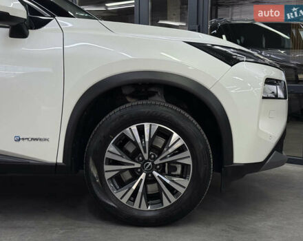 Белый Ниссан ИксТрейл, объемом двигателя 1.5 л и пробегом 37 тыс. км за 37900 $, фото 4 на Automoto.ua