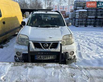 Белый Ниссан ИксТрейл, объемом двигателя 2 л и пробегом 303 тыс. км за 3500 $, фото 1 на Automoto.ua