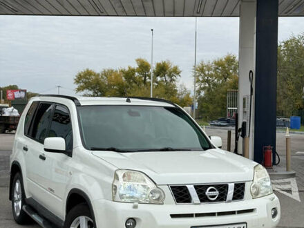 Білий Ніссан ІксТрейл, об'ємом двигуна 2 л та пробігом 208 тис. км за 8999 $, фото 1 на Automoto.ua