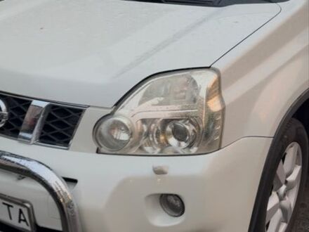 Белый Ниссан ИксТрейл, объемом двигателя 2.5 л и пробегом 215 тыс. км за 9200 $, фото 1 на Automoto.ua