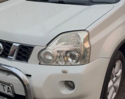 Белый Ниссан ИксТрейл, объемом двигателя 2.5 л и пробегом 215 тыс. км за 9200 $, фото 1 на Automoto.ua