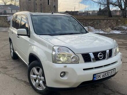 Белый Ниссан ИксТрейл, объемом двигателя 2 л и пробегом 202 тыс. км за 7800 $, фото 1 на Automoto.ua