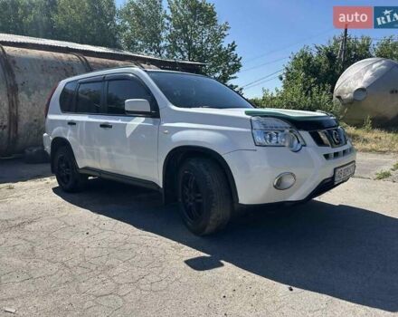 Белый Ниссан ИксТрейл, объемом двигателя 2 л и пробегом 200 тыс. км за 8900 $, фото 1 на Automoto.ua