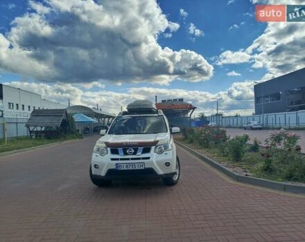Белый Ниссан ИксТрейл, объемом двигателя 2 л и пробегом 220 тыс. км за 11500 $, фото 1 на Automoto.ua