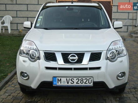 Белый Ниссан ИксТрейл, объемом двигателя 2 л и пробегом 230 тыс. км за 13999 $, фото 1 на Automoto.ua