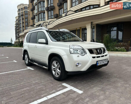 Белый Ниссан ИксТрейл, объемом двигателя 2 л и пробегом 312 тыс. км за 9999 $, фото 1 на Automoto.ua